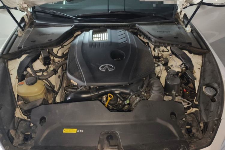 Used Infiniti Q50L 2018 2.0T Comfort Edition China VI Standard Engine Bay