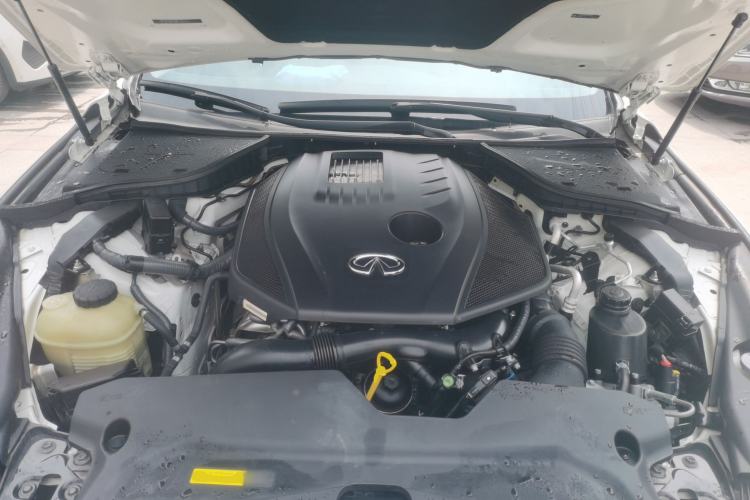 Used Infiniti Q50L 2018 2.0T Comfort Edition China VI Standard Engine Bay