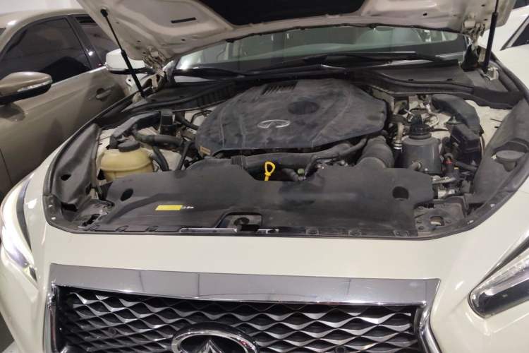 Used Infiniti Q50L 2018 2.0T Enjoyment Version China VI Standard Engine Bay