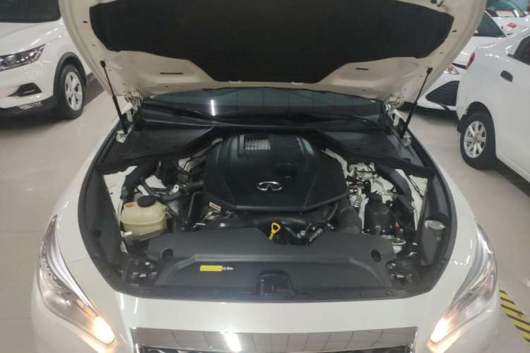 Used Infiniti Q50L 2018 2.0T Comfort Edition China VI Standard Engine Bay