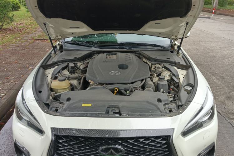Used Infiniti Q50L 2018 2.0T Enjoyment Version China VI Standard Engine Bay