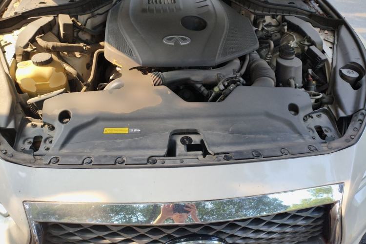 Used Infiniti Q50L 2018 2.0T Comfort Edition China VI Standard Engine Bay