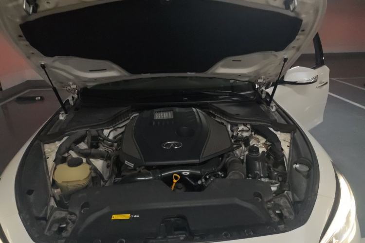 Used Infiniti Q50L 2018 2.0T Enjoyment Version China VI Standard Engine Bay