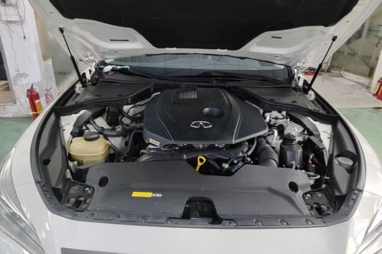 Used Infiniti Q50L 2018 2.0T Comfort Edition China VI Standard Engine Bay