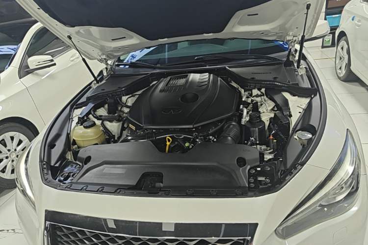 Used Infiniti Q50L 2018 2.0T Enjoyment Edition China V standard Engine Bay