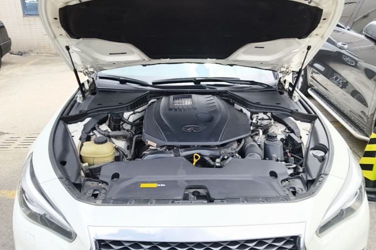 Used Infiniti Q50L 2018 2.0T Enjoyment Version China VI Standard Engine Bay