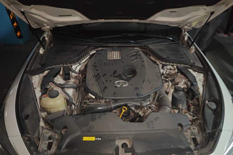 Used Infiniti Q50L 2018 2.0T Comfort Edition China VI Standard Engine Bay