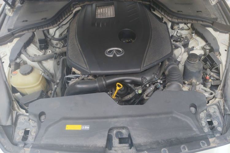 Used Infiniti Q50L 2018 2.0T Comfort Edition China VI Standard Engine Bay
