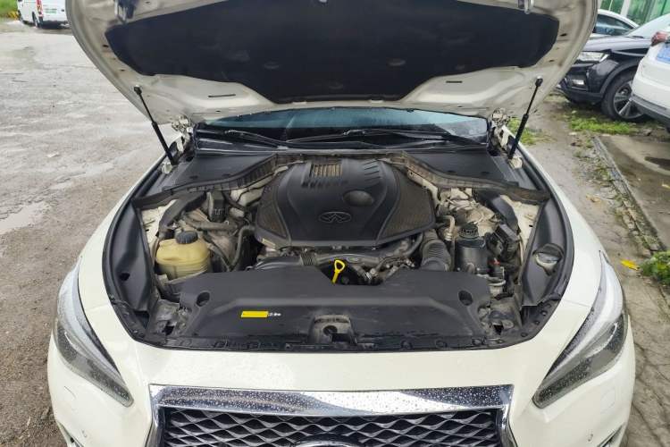 Used Infiniti Q50L 2018 2.0T Enjoyment Version China VI Standard Engine Bay