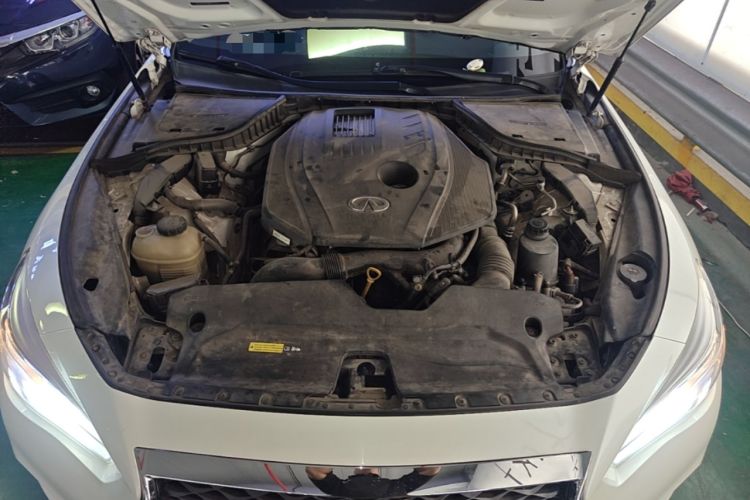 Used Infiniti Q50L 2018 2.0T Comfort Edition China VI Standard Engine Bay