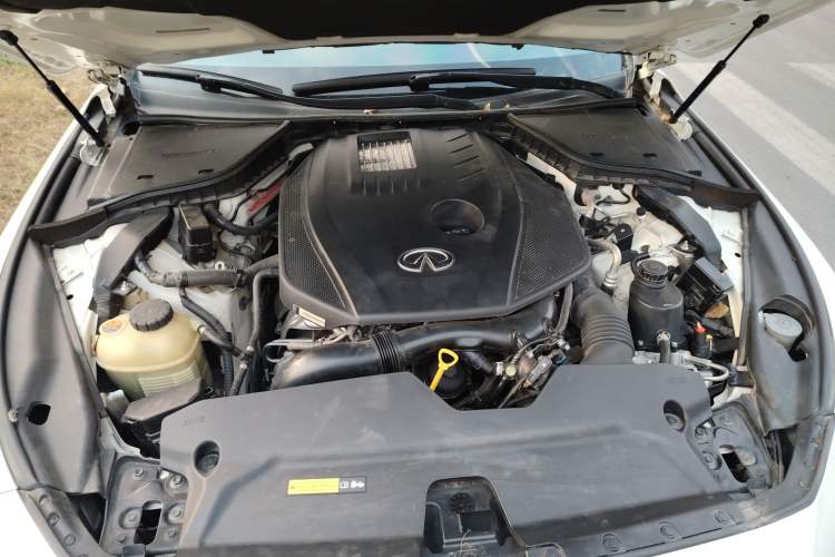 Used Infiniti Q50L 2018 2.0T Comfort Edition China VI Standard Engine Bay