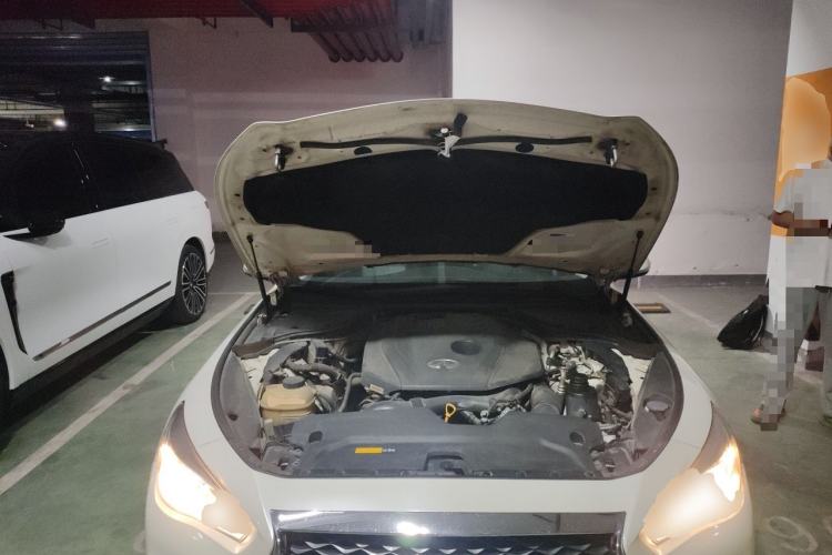 Used Infiniti Q50L 2018 2.0T Comfort Edition China VI Standard Engine Bay