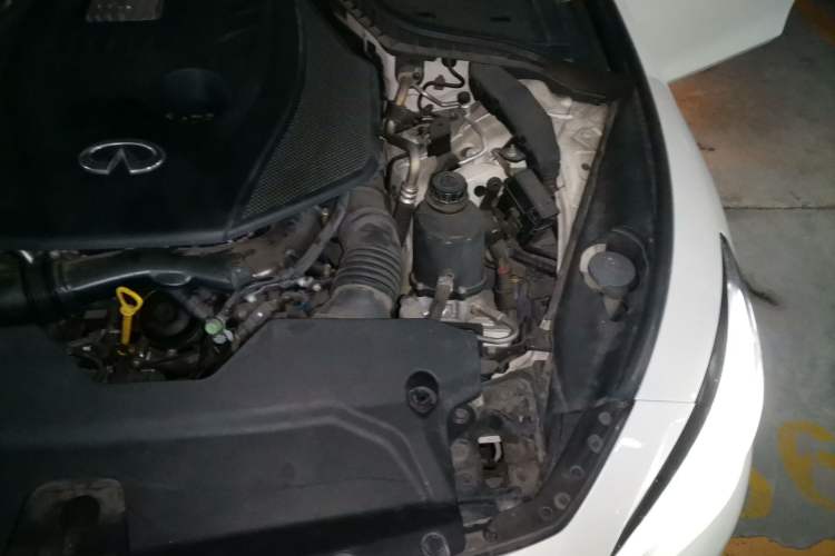 Used Infiniti Q50L 2018 2.0T Enjoyment Version China VI Standard Engine Bay Left