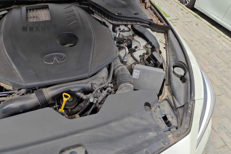 Used Infiniti Q50L 2018 2.0T Elite Sport Version China VI Standard Engine Bay Left