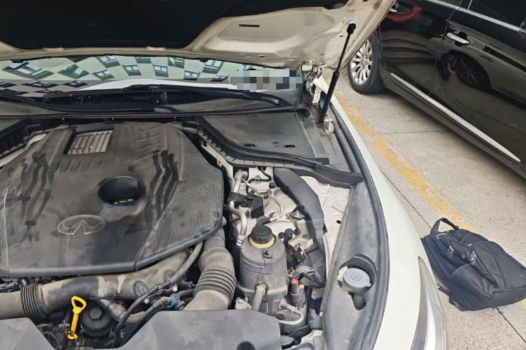 Used Infiniti Q50L 2018 2.0T Comfort Edition China V Standard Engine Bay Left