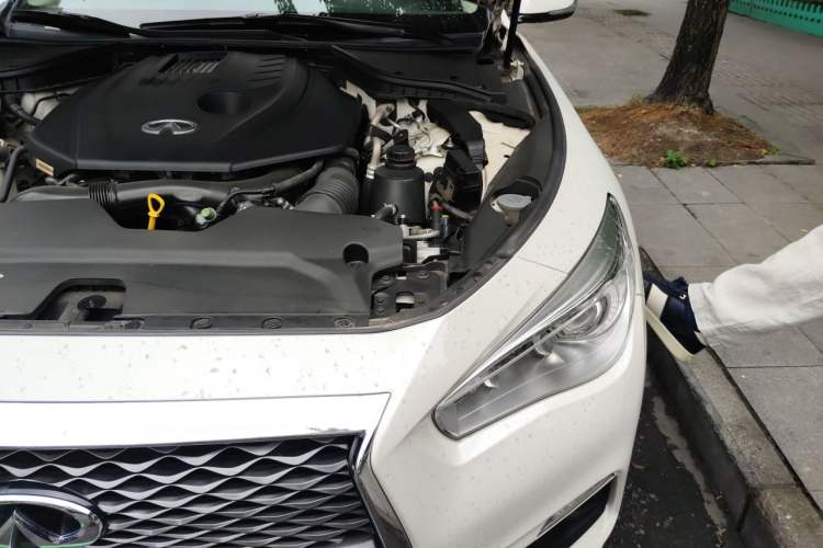 Used Infiniti Q50L 2018 2.0T Comfort Edition China VI Standard Engine Bay Left