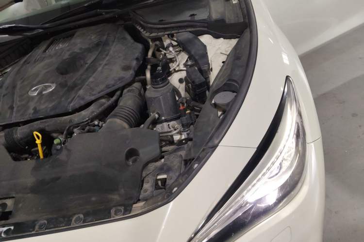 Used Infiniti Q50L 2018 2.0T Enjoyment Version China VI Standard Engine Bay Left