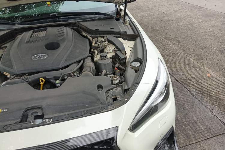 Used Infiniti Q50L 2018 2.0T Enjoyment Version China VI Standard Engine Bay Left