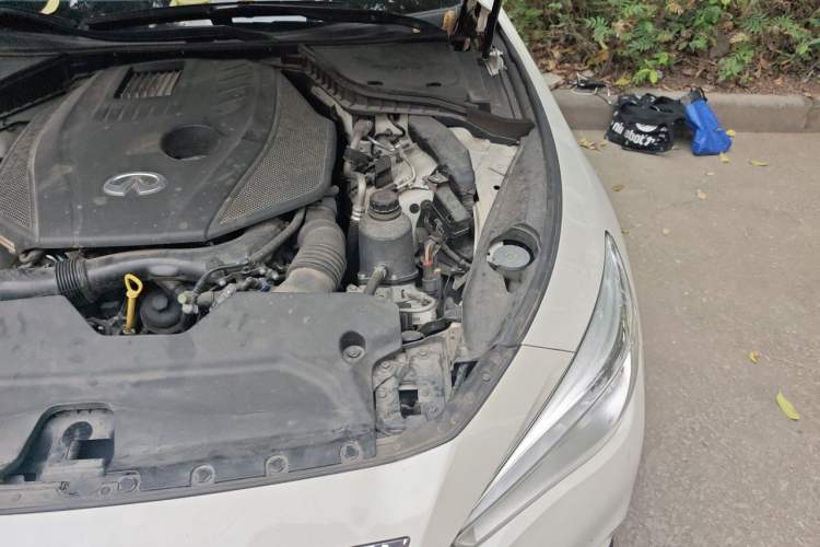 Used Infiniti Q50L 2018 2.0T Comfort Edition China VI Standard Engine Bay Left