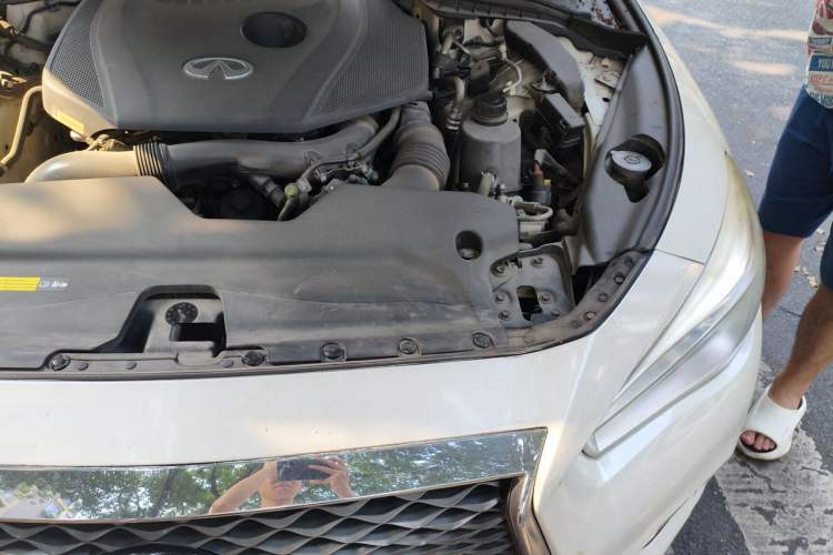 Used Infiniti Q50L 2018 2.0T Comfort Edition China VI Standard Engine Bay Left