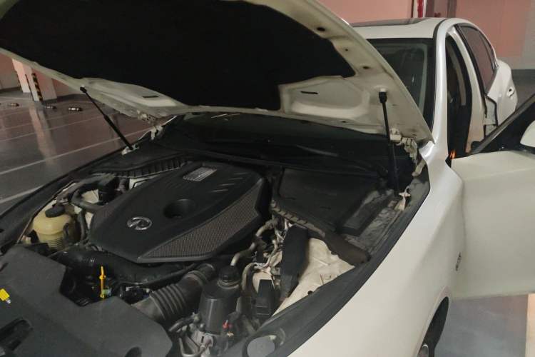 Used Infiniti Q50L 2018 2.0T Enjoyment Version China VI Standard Engine Bay Left