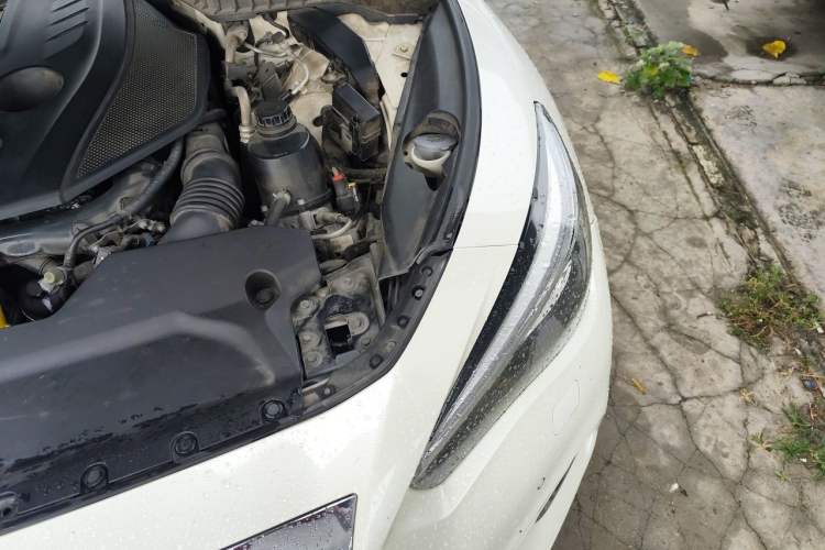 Used Infiniti Q50L 2018 2.0T Enjoyment Version China VI Standard Engine Bay Left