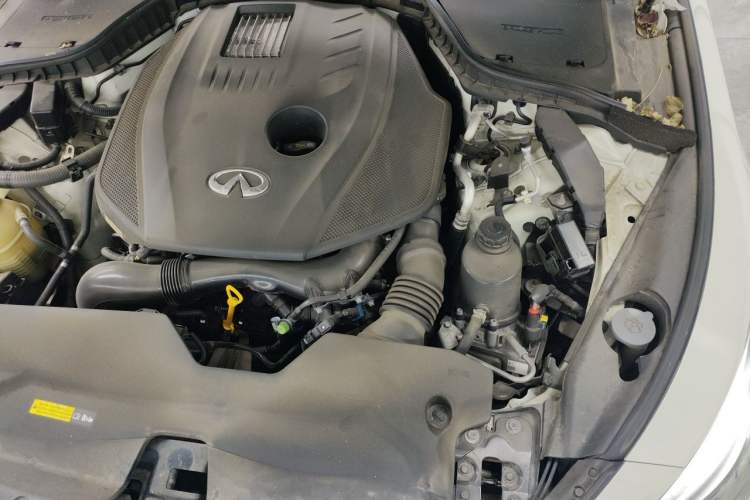 Used Infiniti Q50L 2018 2.0T Comfort Edition China VI Standard Engine Bay Left