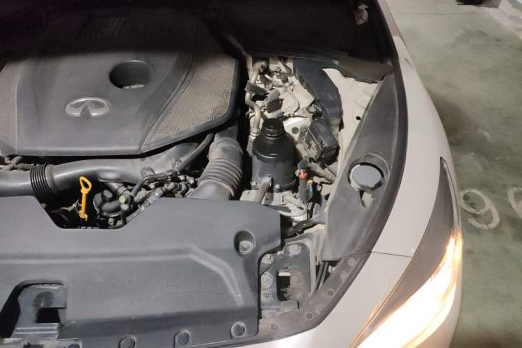 Used Infiniti Q50L 2018 2.0T Comfort Edition China VI Standard Engine Bay Left