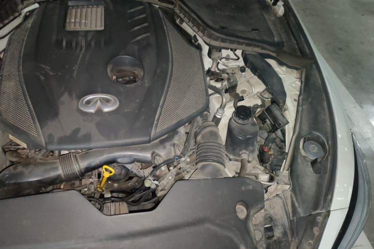 Used Infiniti Q50L 2018 2.0T Enjoyment Version China VI Standard Engine Bay Left