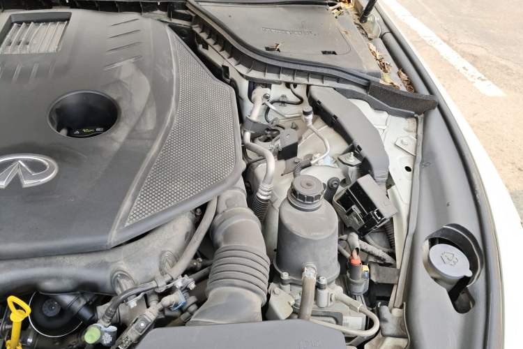 Used Infiniti Q50L 2018 2.0T Comfort Edition China VI Standard Engine Bay Left