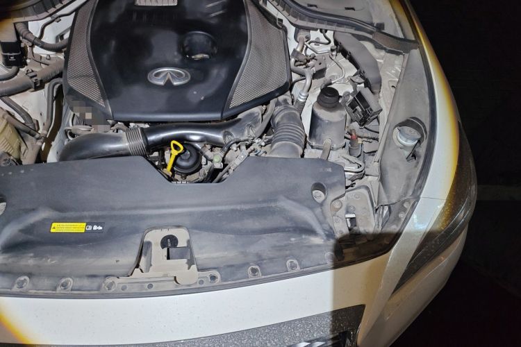 Used Infiniti Q50L 2018 2.0T Comfort Edition China VI Standard Engine Bay Left