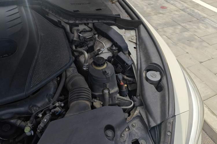 Used Infiniti Q50L 2018 2.0T Enjoyment Version China V Standard Engine Bay Left