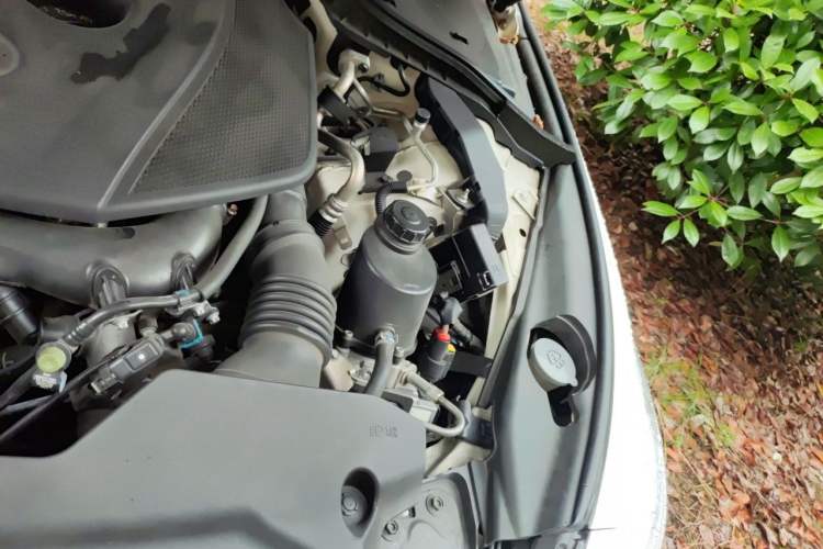 Used Infiniti Q50L 2018 2.0T Comfort Edition China VI Standard Engine Bay Left
