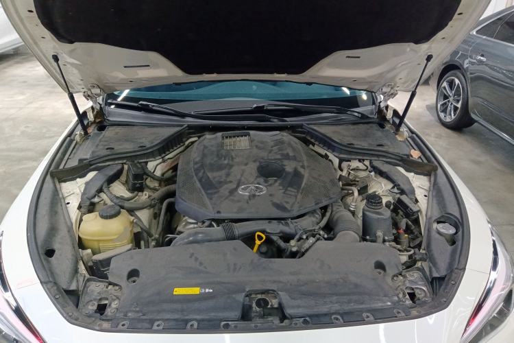 Used Infiniti Q50L 2018 2.0T Enjoyment Version China VI Standard Engine Bay