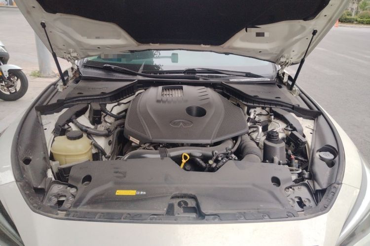 Used Infiniti Q50L 2018 2.0T Enjoyment Version China VI Standard Engine Bay