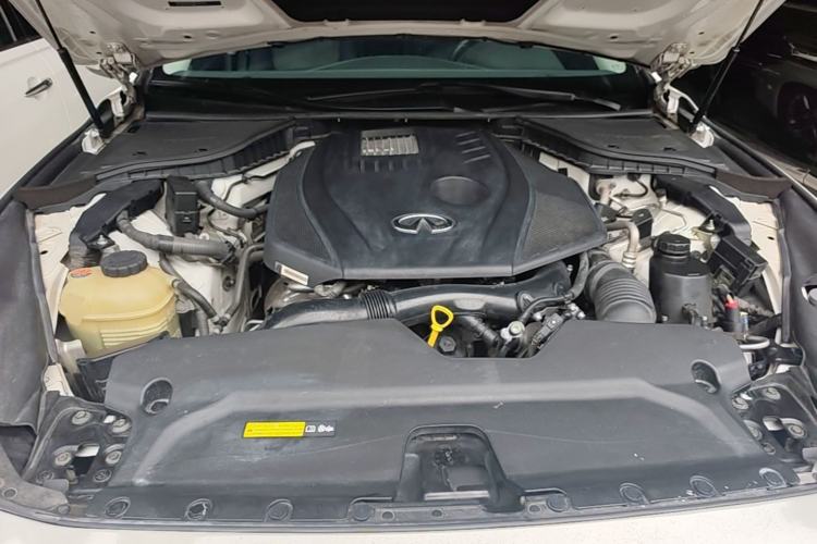 Used Infiniti Q50L 2018 2.0T Enjoyment Version China VI Standard Engine Bay