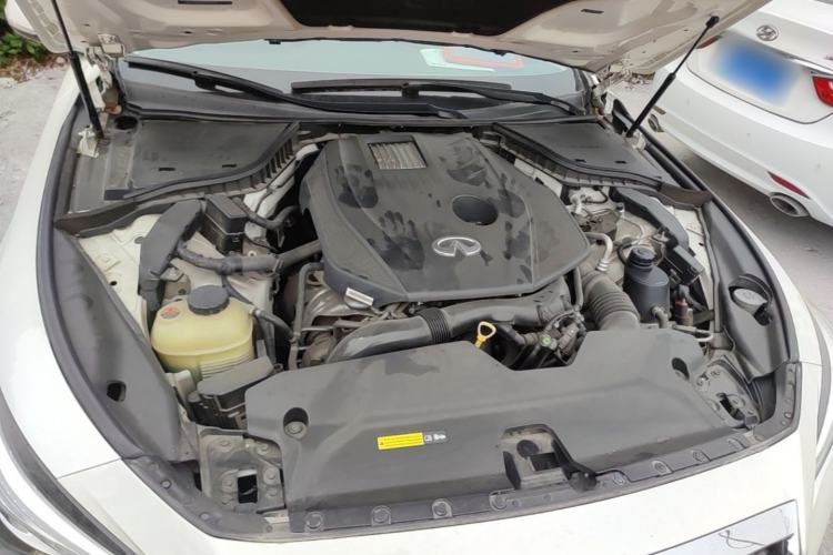 Used Infiniti Q50L 2018 2.0T Enjoyment Version China VI Standard Engine Bay