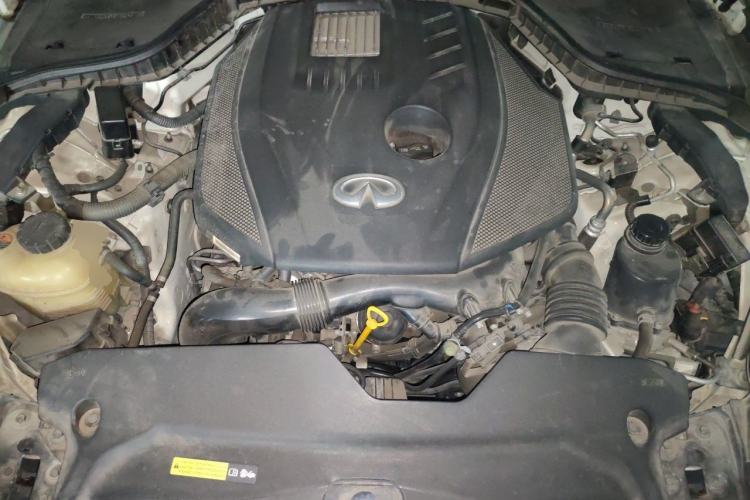 Used Infiniti Q50L 2018 2.0T Enjoyment Version China VI Standard Engine Bay