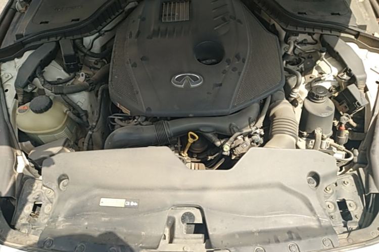 Used Infiniti Q50L 2018 2.0T Comfort Edition China VI Standard Engine Bay