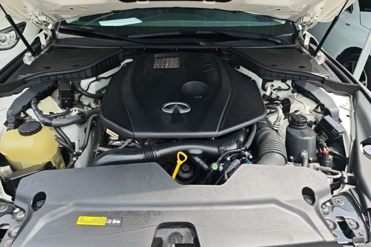 Used Infiniti Q50L 2018 2.0T Comfort Edition China VI Standard Engine Bay