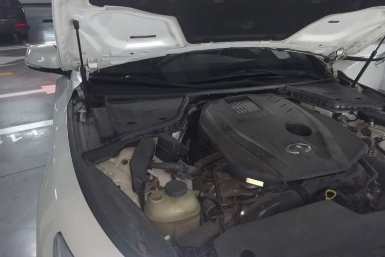Used Infiniti Q50L 2018 2.0T Comfort Edition China VI Standard Engine Bay Right