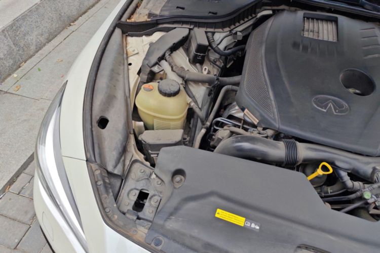 Used Infiniti Q50L 2018 2.0T Elite Sport Version China VI Standard Engine Bay Right