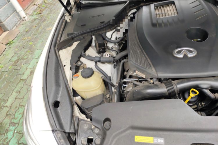Used Infiniti Q50L 2018 2.0T Comfort Edition China VI Standard Engine Bay Right