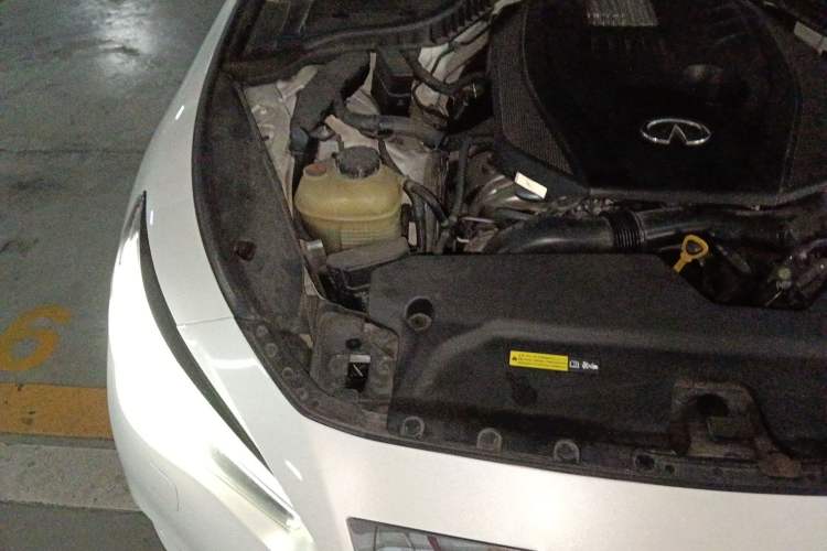 Used Infiniti Q50L 2018 2.0T Enjoyment Version China VI Standard Engine Bay Right