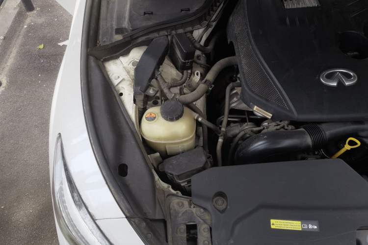 Used Infiniti Q50L 2018 2.0T Enjoyment Version China VI Standard Engine Bay Right