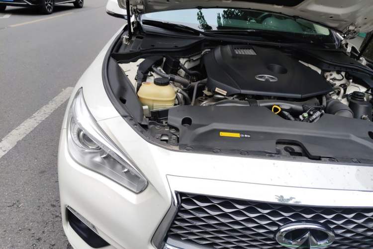 Used Infiniti Q50L 2018 2.0T Comfort Edition China VI Standard Engine Bay Right