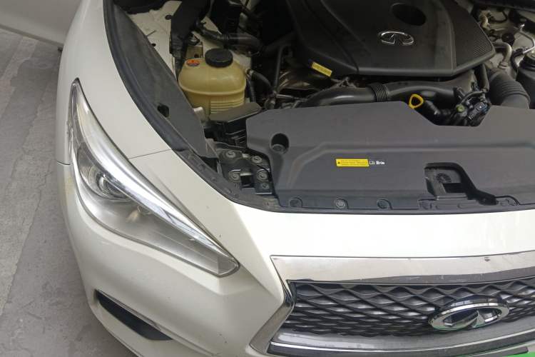 Used Infiniti Q50L 2018 2.0T Comfort Edition China VI Standard Engine Bay Right