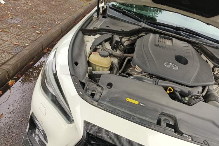 Used Infiniti Q50L 2018 2.0T Enjoyment Version China VI Standard Engine Bay Right