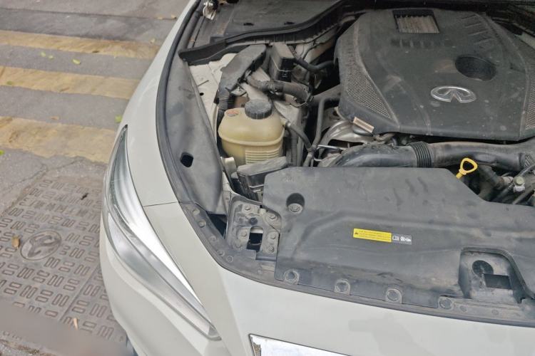 Used Infiniti Q50L 2018 2.0T Comfort Edition China VI Standard Engine Bay Right