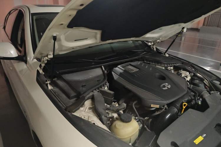 Used Infiniti Q50L 2018 2.0T Enjoyment Version China VI Standard Engine Bay Right